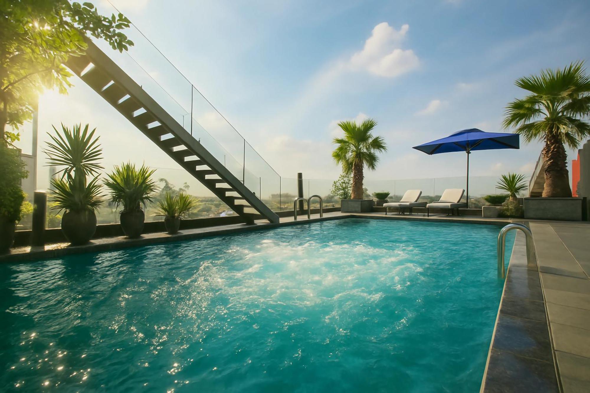 De Crown Hotel 5*